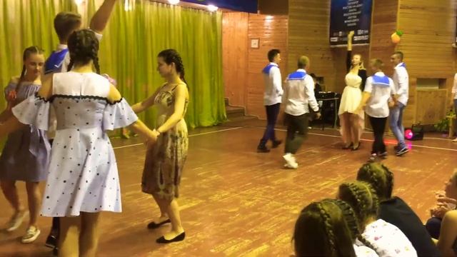 Танец в лагере. Вожатые. «Севастопольский вальс» смотреть онлайн