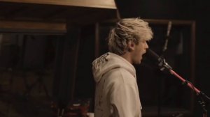 MGK performs Candy, Why Are You Here, Bloody Valentine and I Think I’m OKAY live on LoL Esports