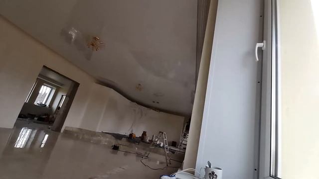 Глянцевые натяжные потолки в Минске с подсветкой от Potolkisvetilniki.by смотреть онлайн