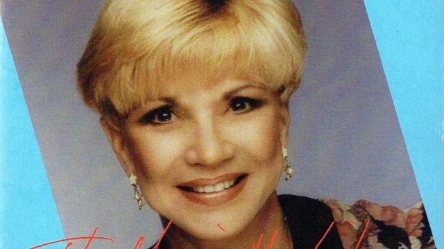 01 Sentimental Over You Yes, Indeed - Lynn Roberts смотреть онлайн