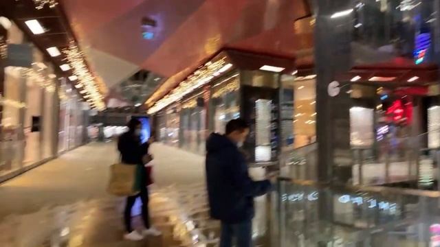 Прогулка по вечернему Сити смотреть онлайн