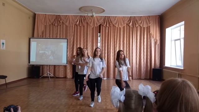 Танец на день учителя 11А класс МОУ 72 г Донецк смотреть онлайн