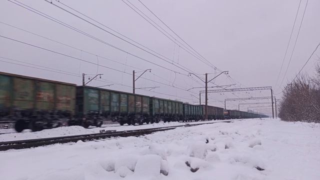 Первое видео в 2023! Электровоз ВЛ10У-??? с грузовым поездом смотреть онлайн