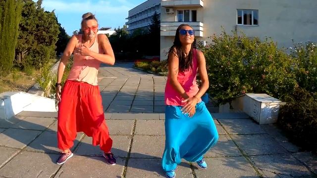 КОКТЕБЕЛЬ 2019 - ДЕВОЧКИ ТАНЦУЮТ! СОЛНЦЕ ВСТАЛО! ЭТО ЛЕТО! КРУЖАТСЯ ДИСКИ! :))))))))) смотреть онлайн