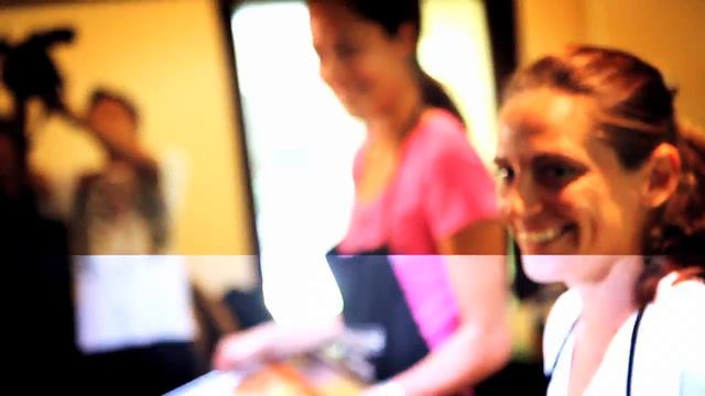 Ana Ivanovic & Roberta Vinci Bake Cookies for Charity! смотреть онлайн