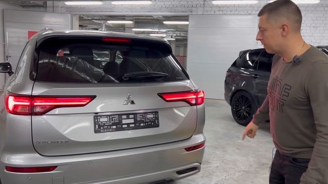 Mitsubishi Outlander 2022, Обзор Нового поколения (4) от Александра Червяченко, Автосалон Манеж смотреть онлайн