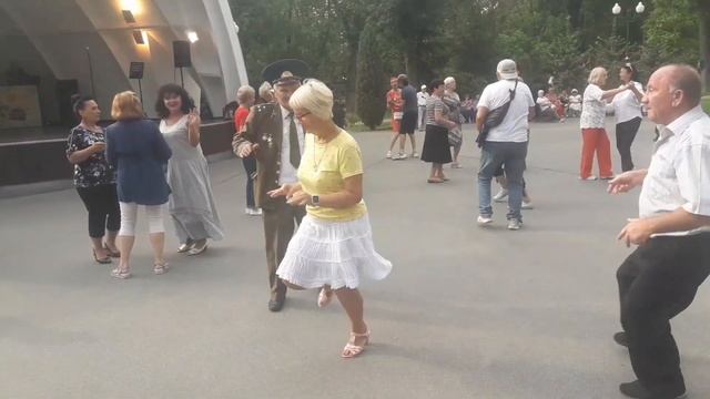 Этот Кара-Кара-Каракум!!!??Танцы в парке Горького!!!??Харьков 2021 смотреть онлайн