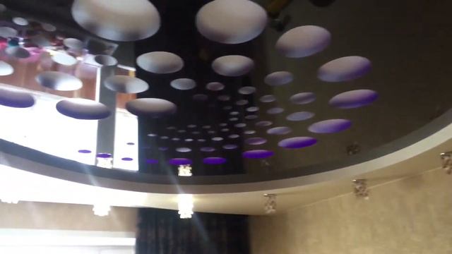 Двухуровневый натяжной потолок Apply с подсветкой от компании ESKADO смотреть онлайн