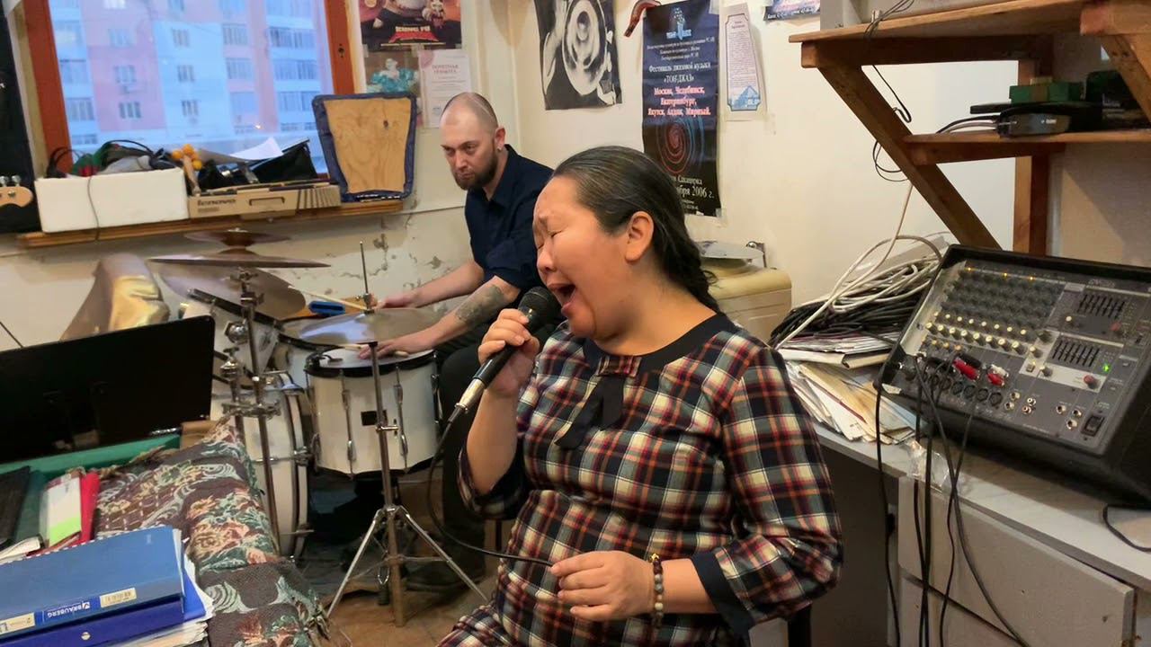 «Мин Бороҥ Саха Кыыһабын» - Чыскыырай и jazz-band «Session Club» смотреть онлайн