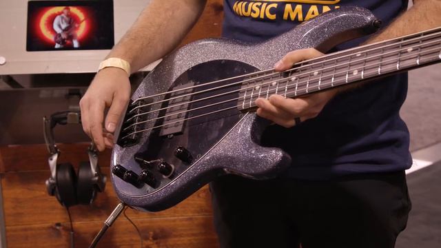 Ernie Ball Music Man: The NAMM 2022 DarkRay Bass Rig Rundown смотреть онлайн