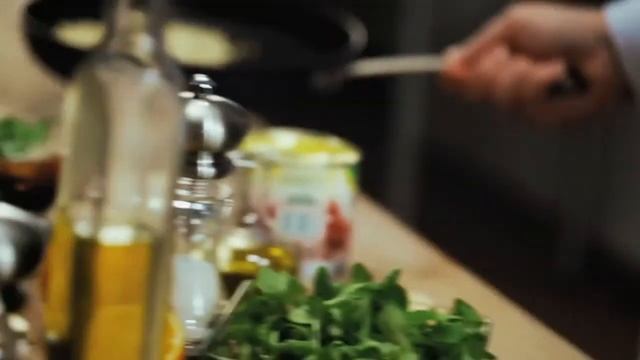 Салат из свеклы с орешками, пармезаном и заправкой из бальзамического уксуса смотреть онлайн