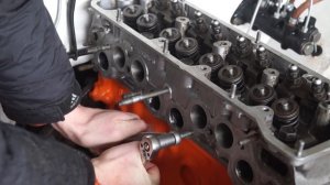 КАК ВЫКРУТИТЬ ШПИЛЬКУ? - двумя гайками!