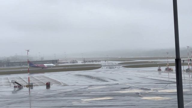 Flughafen Hamburg. Flugzeuge. Аэропорт Гамбург. Самолеты. смотреть онлайн