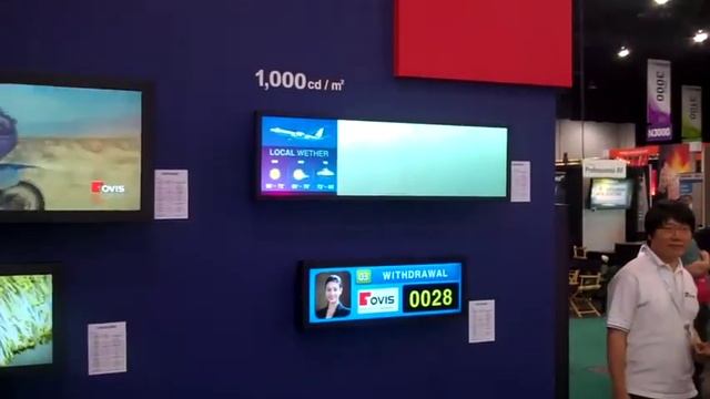 LG 16:4 LCD screen line up at Infocomm 2010 смотреть онлайн