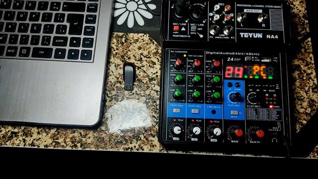 TESTANDO A MESA DE SOM TEYUN NA4 COM INTERFACE DE ÁUDIO QUE CUSTA MENOS DE 250 REAIS смотреть онлайн