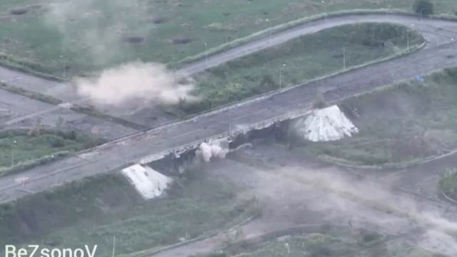 Кадры уничтожения опорного пункта ВСУ на Авдеевском направлении. смотреть онлайн