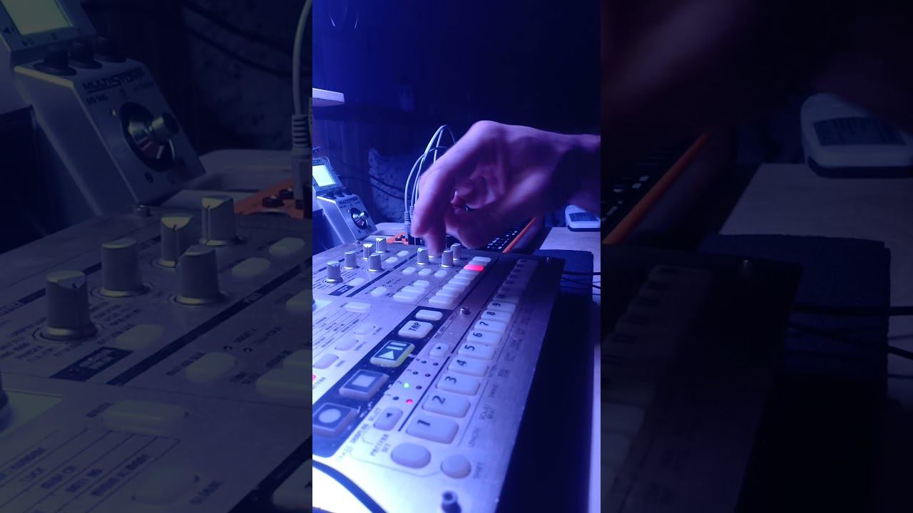 Behringer Crave & Korg Es1 MKii - atmospheric chill out beat