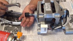 КАК СНЯТЬ ШКИВ С ОСИ  ДВИГАТЕЛЯ ОТ СТИРАЛЬНОЙ МАШИНЫ АВТОМАТКАК СНЯТЬ ШКИВ С ОСИ  ДВИГАТЕЛЯ ОТ СТИРА