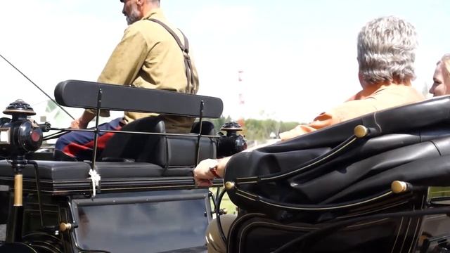 Катание на старинном фаэтоне в парке "Патриот" смотреть онлайн