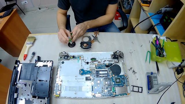 Как разобрать и почистить ноутбук Sony PCG-91111v / VPCEC2S1R смотреть онлайн