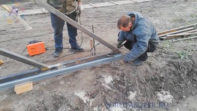 Установка балки (направляющей шины) для откатных ворот на створку своими руками.