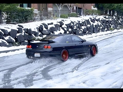 Nissan Skyline / Ниссан Скайлайн по Снегу смотреть онлайн