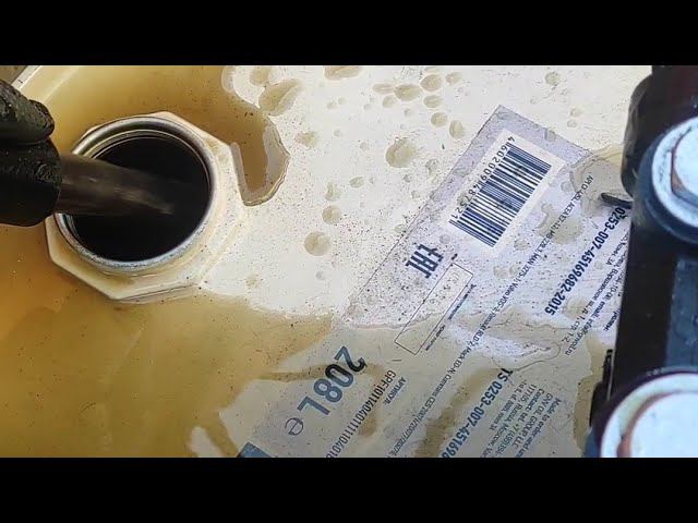 Обычная работа без креатива.Замена масла гидросистемы и редуктора поворота на Doosan DX225LCA смотреть онлайн