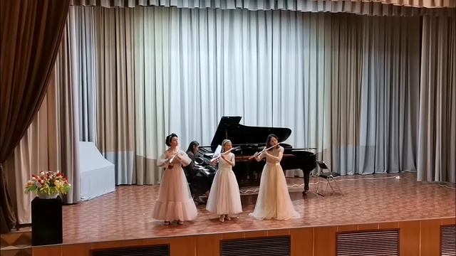 Трио флейтисток Лях Анна, Вяхирева Мария, Митрохина Варвара смотреть онлайн