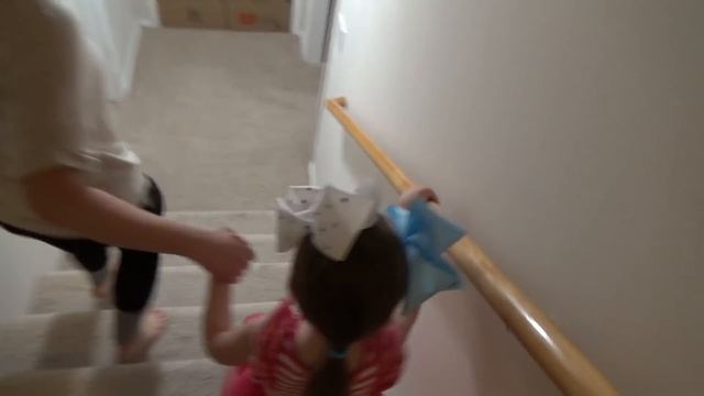 Hello Neighbor in Real Life!!! JoJo Bows Scavenger Hunt! He Hides My JoJo Siwa Bow Collection!!! смотреть онлайн