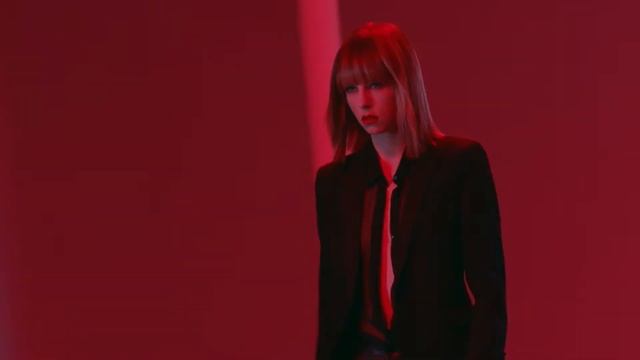 YSL Beauty: Rouge Pur Couture The Slim | Edie Campbell смотреть онлайн