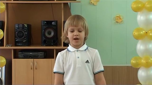 Ярик Качанов читает стихи "Про бабушку" на юбилее детского сада № 7 г. Пикалево смотреть онлайн