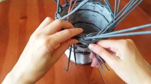 Загибка "Коса" на корзине из газетных трубочек!