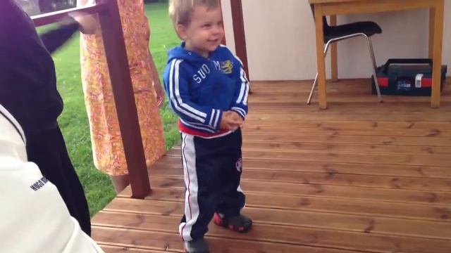 Учат танцевать