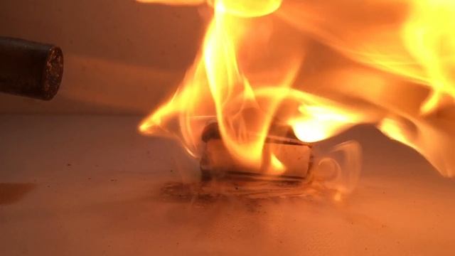 ВОЗГОРАНИЕ СПИЧЕК. ВОСПЛАМЕНЕНИЕ СПИЧЕЧНОГО КОРОБКА. смотреть онлайн