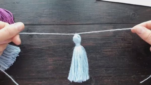 Как сделать кисточку из ниток.