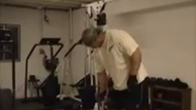 Lengthwise Barbell Leverage Curls смотреть онлайн