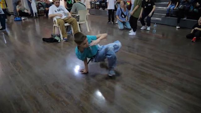 до 13 лет bboy Lazy Sam vs bgirl Sonic - "ALL OPTION" break dance battle смотреть онлайн