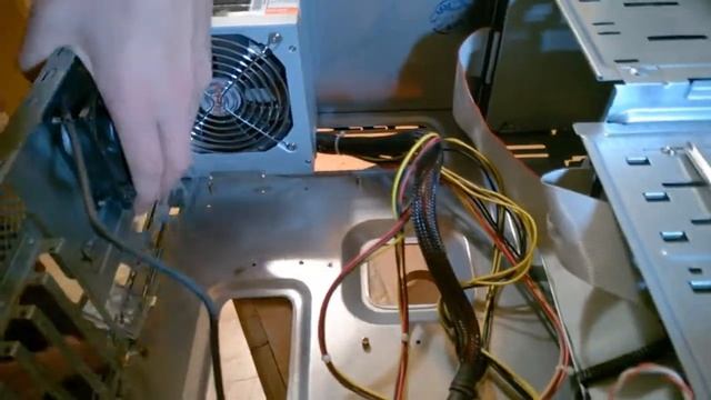 Stavba počítače na socketu 775 (C2D E6750 2.67GHz) část 1 смотреть онлайн