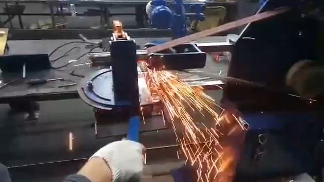 Выборка седловин на трубе с помощью ленточного станка SG2-75 #выборкаседловин #сопряжениетруб смотреть онлайн