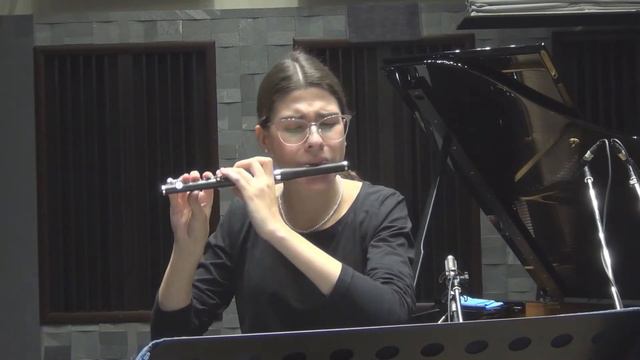 G.Ph. Telemann - Fantasia No. 10 in F-sharp minor for piccolo смотреть онлайн
