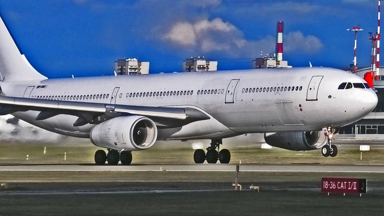 Авиаторам смотреть не надо!  Куда самолёт девает колёса после взлёта? Видео с радиообменом