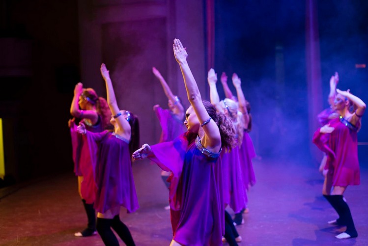 Танец огня танцует зритель! смотреть онлайн