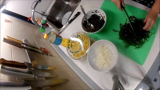 Салат Морская капуста с сельдью. Очень вкусный. Уходит на ура. смотреть онлайн