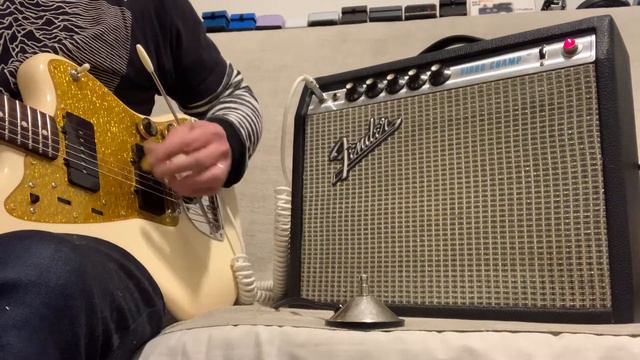 1972 USA Fender Vibro Champ Tube Amp w Squier J Mascis Jazzmaster w Duncan Quarter Pounder Pickups смотреть онлайн