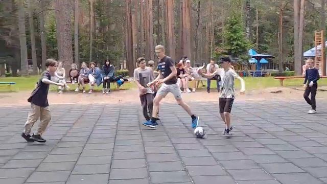 ФУТБОЛЬНЫЕ СОРЕВНОВАНИЯ В ДОЛ "ИСКРА" 1 СМЕНА 2022 г. ИГРАЮТ 1 И 2 ОТРЯДЫ. СПОРТИВНЫЕ ИГРЫ ДЛЯ ДЕТЕ смотреть онлайн