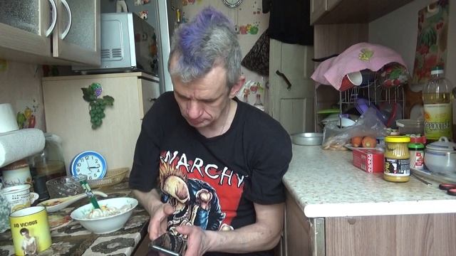 обжор мукбанг пельмени свеные и невкусная горцица и чайный гриб