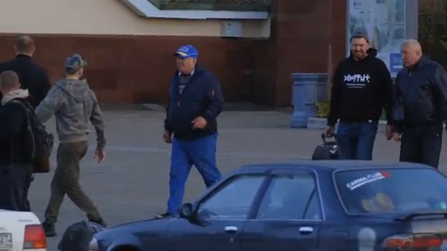 ТИП из 90х ПОЯСНЯЕТ где МОЖНО РАБОТАТЬ! ПРОСТОМУ мужику НЕЛЬЗЯ таксовать НА ВОКЗАЛЕ? В ЧЕМ СИЛА БРО?