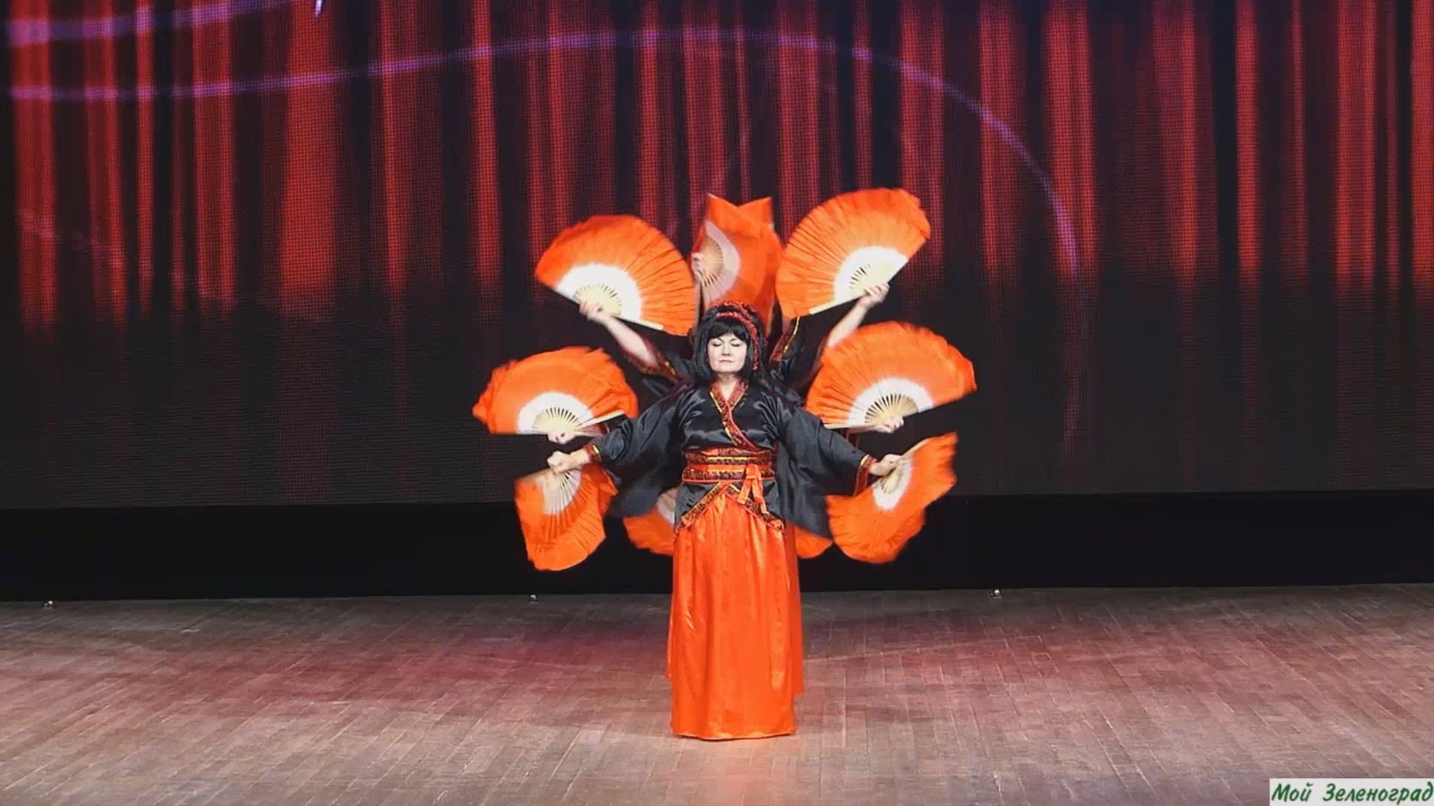 Театр танца "Сапфир" (группа "Сударушки"). Танец с веерами