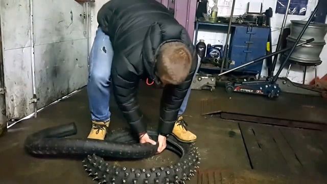 Устанавка колёсного мусса на Эндуро. готовим мот к зиме смотреть онлайн