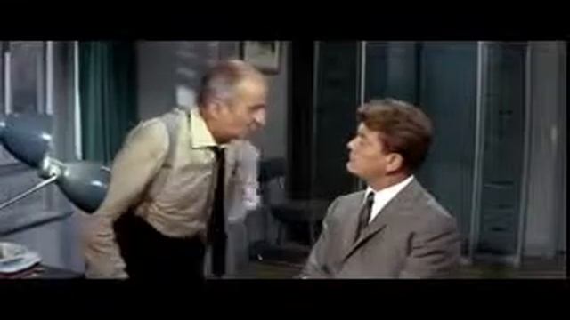 Fantomas. La Garde à vue. Louis de Funes retourné comme une crêpe par Jean Marais. Extrait смотреть онлайн